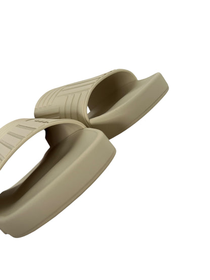Bottega Veneta Cream Slides, Sz 39 (New with Dustbags)
